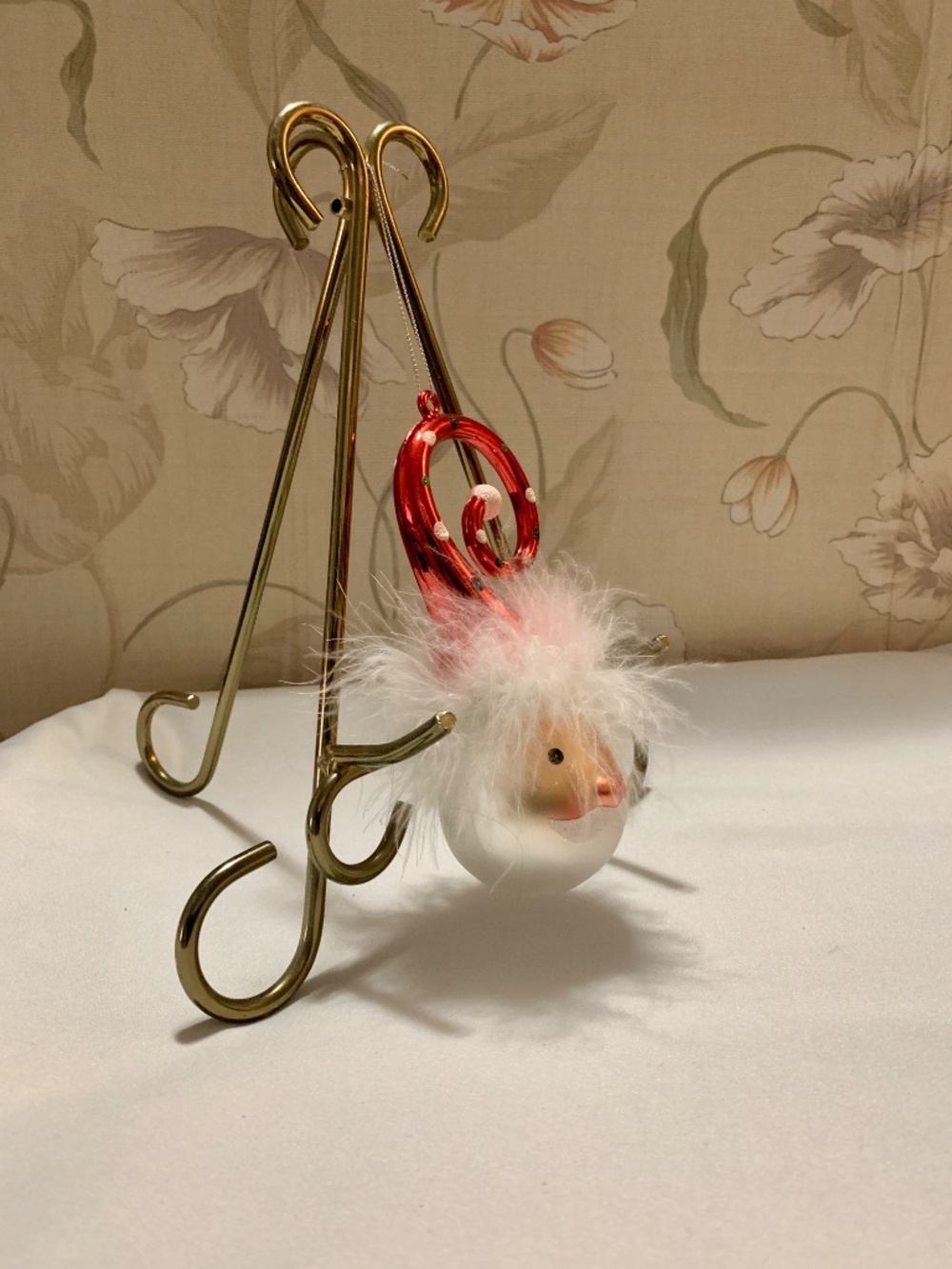 Robert Stanley Curly Hat Santa Ornament - Picture 3 of 6